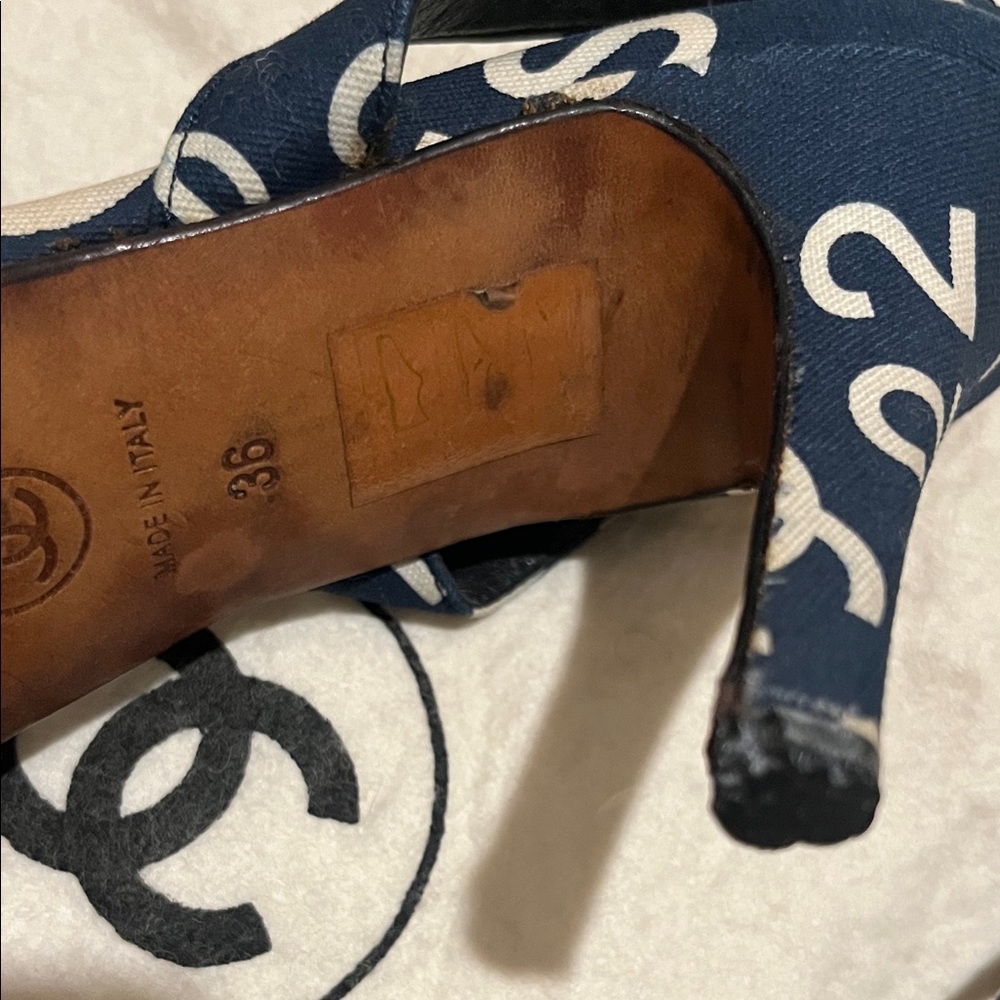 CHANEL Dark Blue and White Heels - Picture 8 of 13